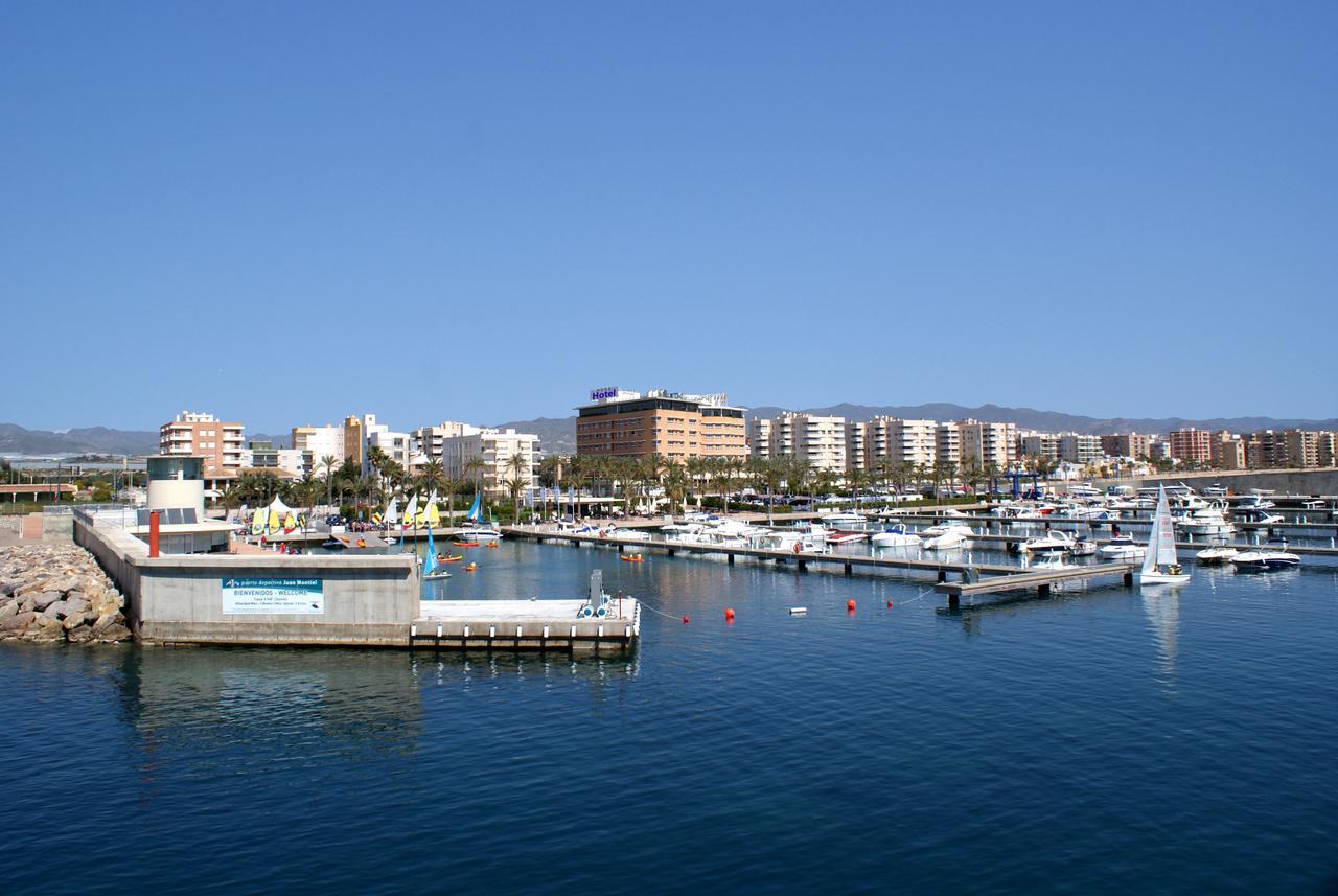 Águilas Bea Beach Hostel מראה חיצוני תמונה